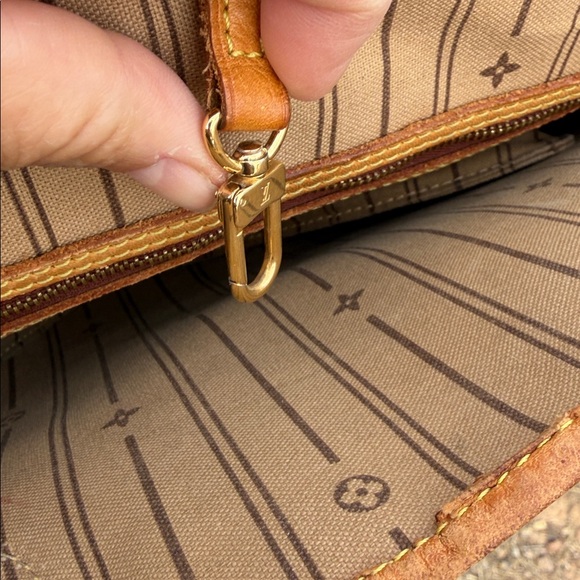 Louis Vuitton Neverfull GM Bag - Picture 10 of 11